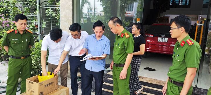 Lực lượng Công an khám xét nơi ở của 'Vi ngộ' và một số đối tượng khác. Ảnh: Công an Thanh Hóa