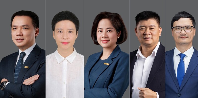 Chân dung 5 thành viên HĐQT Ngân hàng Eximbank. Bà Phạm Thị Huyền Trang, Tân Phó Chủ tịch thường trực HĐQT (thứ 2 từ trái sang). Ảnh: EIB.