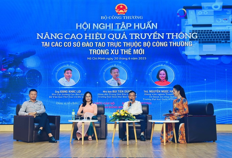 Các diễn giả chia sẻ tại toạ đàm: “Giải pháp nâng cao hiệu quả truyền thông tại các cơ sở đào tạo nghề ngành Công Thương trong xu thế mới” trong khuôn khổ hội nghị