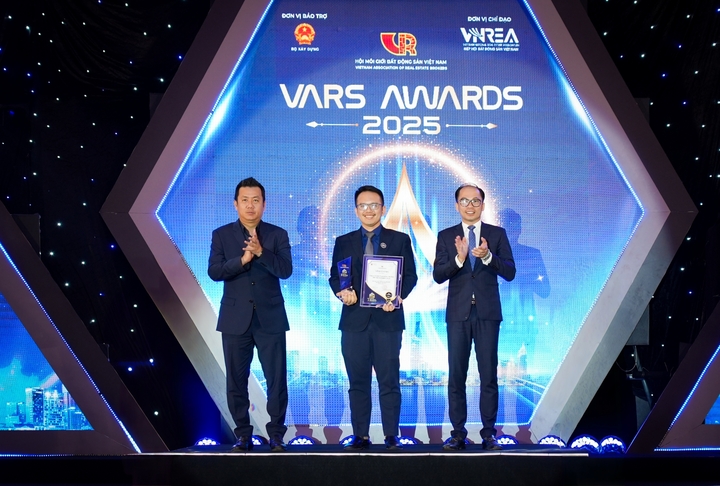 Lễ trao Giải thưởng VARS AWARDS 2025 do Hội Môi giới Bất động sản Việt Nam tổ chức thu hút sự quan tâm của đông đảo các tổ chức, chuyên gia và doanh nghiệp trong ngành.