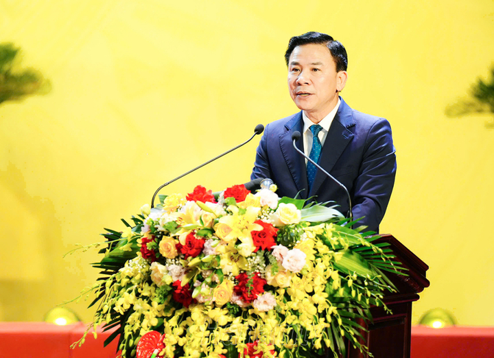 Ông Đỗ Trọng Hưng, Phó Trưởng Ban Tổ chức Trung ương công bố Nghị quyết của Quốc hội về việc sắp xếp đơn vị hành chính cấp tỉnh. Ảnh: Minh Thu - Khánh Chi