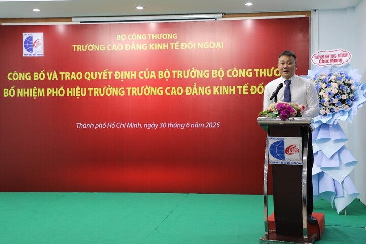 Đồng chí Nguyễn Quang Hồng – Phó Vụ trưởng Vụ Tổ chức cán bộ, Bộ Công Thương đã phát biểu chúc mừng và giao nhiệm vụ.