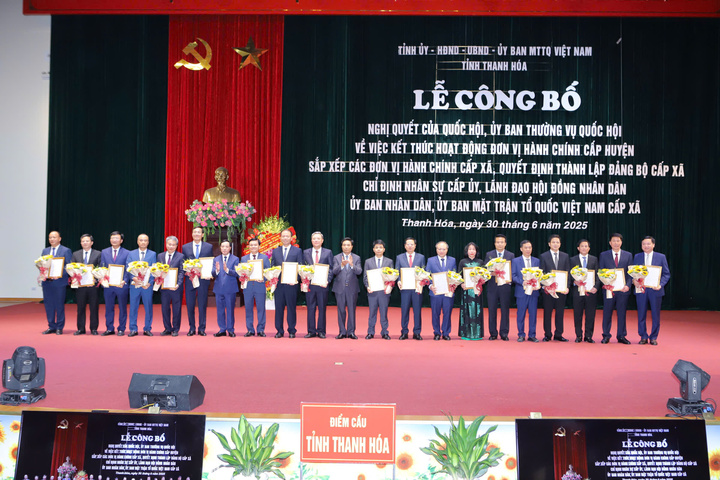 Ông Lê Anh Xuân, Bí thư Thành ủy TP. Thanh Hóa được chỉ định làm Bí thư phường Hạc Thành. Ảnh: Minh Hiếu