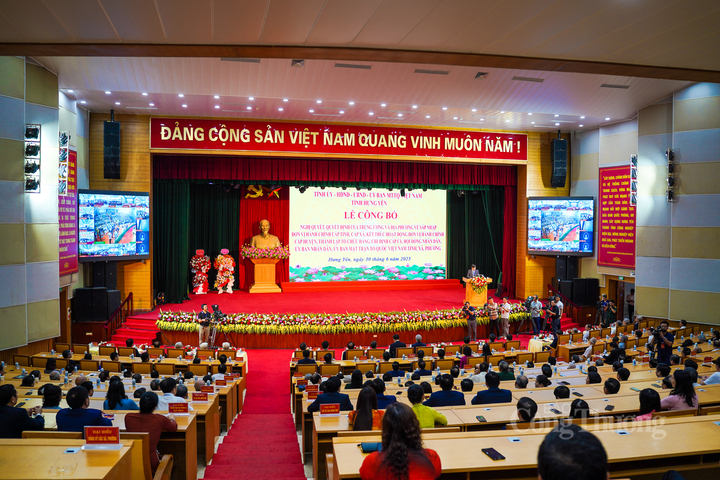Toàn cảnh lễ công bố các nghị quyết, quyết định quan trọng của Trung ương và địa phương về việc sáp nhập tỉnh Hưng Yên và Thái Bình