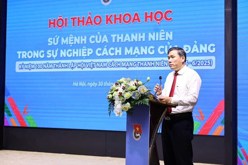 GS.TS Lê Văn Lợi - Phó Giám đốc Học viện Chính trị quốc gia Hồ Chí Minh phát biểu tại hội thảo. Ảnh: Đức Vũ