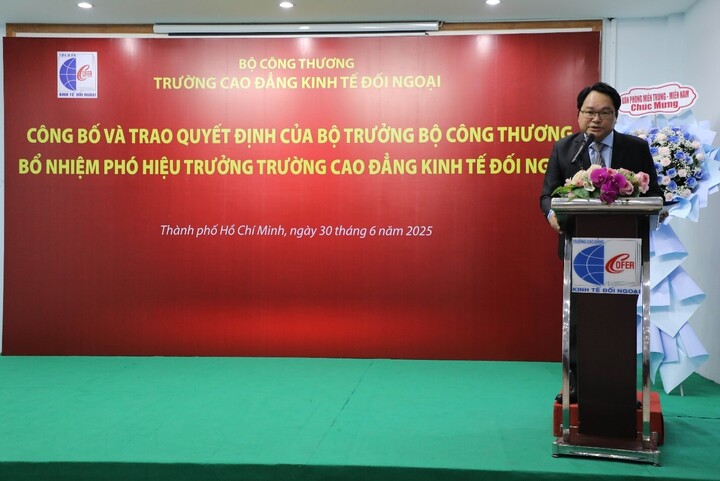 TS. Phạm Đình Cường – Phó Hiệu trưởng Nhà trường phát biểu nhận nhiệm vụ.