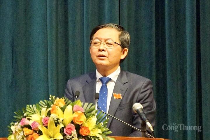 Ủy viên Ban Chấp hành Trung ương Đảng, Bí thư Tỉnh ủy Gia Lai Hồ Quốc Dũng phát biểu chỉ đạo tại kỳ họp. Ảnh: Hiền Mai