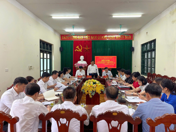 Tại phường Gia Sàng, các phòng, ban chuyên môn đã được kiện toàn, bố trí trụ sở làm việc đầy đủ. UBND phường đã niêm yết thông tin, tiếp nhận và xử lý thủ tục hành chính bình thường.