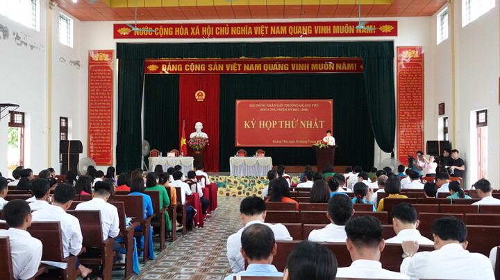 Ngay sau khi kết thúc Hội nghị Ban chấp hành Đảng bộ, HĐND phường Quảng Phú cũng đã tổ chức kỳ họp thứ nhất