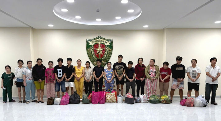 Khởi tố bị can, bắt tạm giam 19 đối tượng để điều tra về tội “Sản xuất, buôn bán hàng giả là thuốc chữa bệnh, thuốc phòng bệnh”. Ảnh: Cơ quan Công an