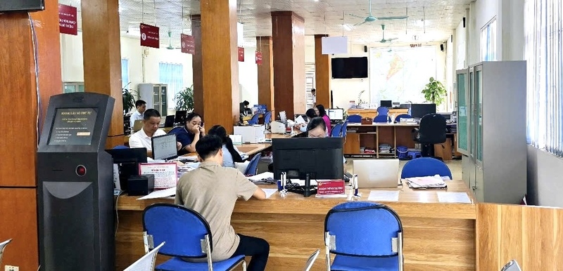 Trung tâm phục vụ hành chính công đặc khu Vân Đồn trong ngày làm việc đầu tiên