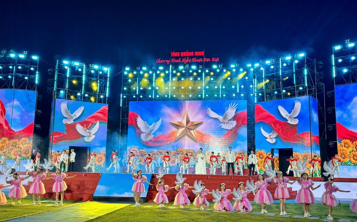 Tiết mục văn nghệ tại chương trình