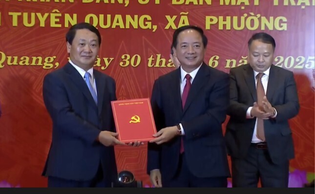 Ông Hầu A Lềnh, Ủy viên Ban Chấp hành Trung ương đảng, Bí thư Tỉnh ủy Hà Giang giữ chức Bí thư Tỉnh ủy Tuyên Quang mới