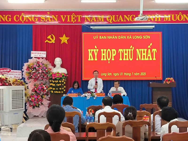 Xã Long Sơn, TP. Hồ Chí Minh tổ chức kỳ họp đầu tiên triển khai các quyết sách, nhiệm vụ. Ảnh: Nguyễn Ngọc