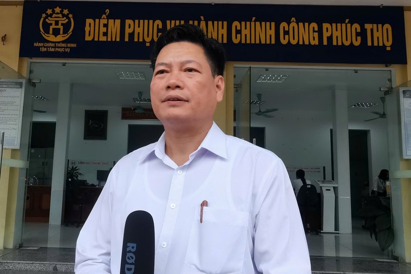 Ông Nguyễn Văn Công, Phó chủ tịch UBND xã Phúc Thọ cho biết, thực hiện công tác lãnh đạo, chỉ đạo của UBND thành phố Hà Nội, những ngày qua, xã Phúc Thọ đã nỗ lực hết mình trong việc sắp xếp công việc, lựa chọn nhân sự phù hợp để phục vụ người dân được tốt nhất với phương châm: “Tinh - Gọn - Mạnh - Hiệu năng - Hiệu lực - Hiệu quả”.