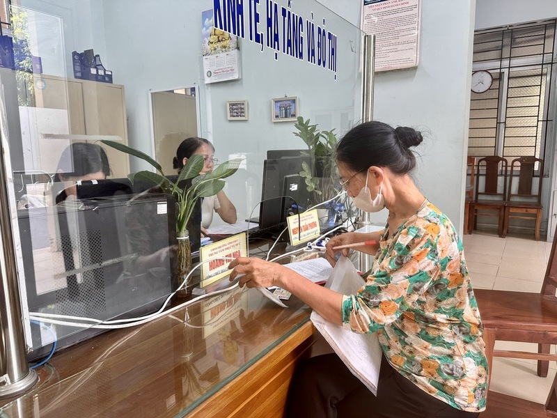 Những phản hồi từ người dân cũng là tín hiệu tích cực ban đầu tại phường Vĩnh Phúc cho thấy tinh thần phục vụ vì nhân dân. Ảnh: Thu Thủy