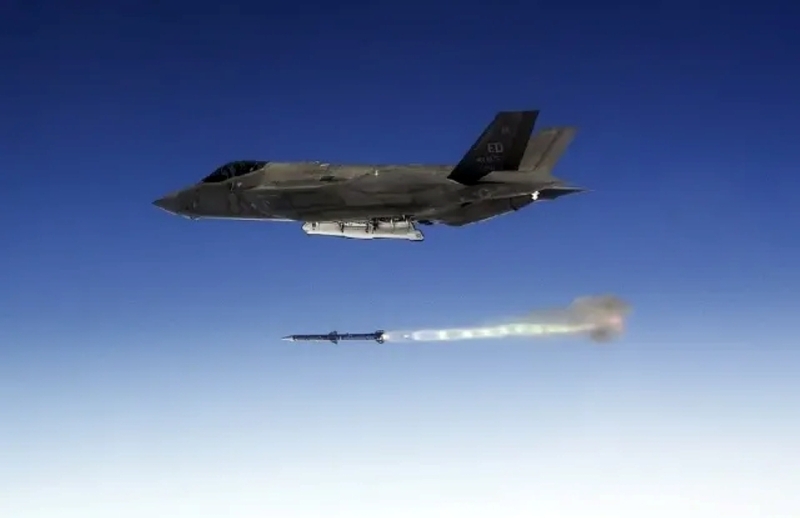 Quân đội Mỹ sẽ sớm đưa vào trang bị tên lửa AIM-260. Ảnh: Defense News