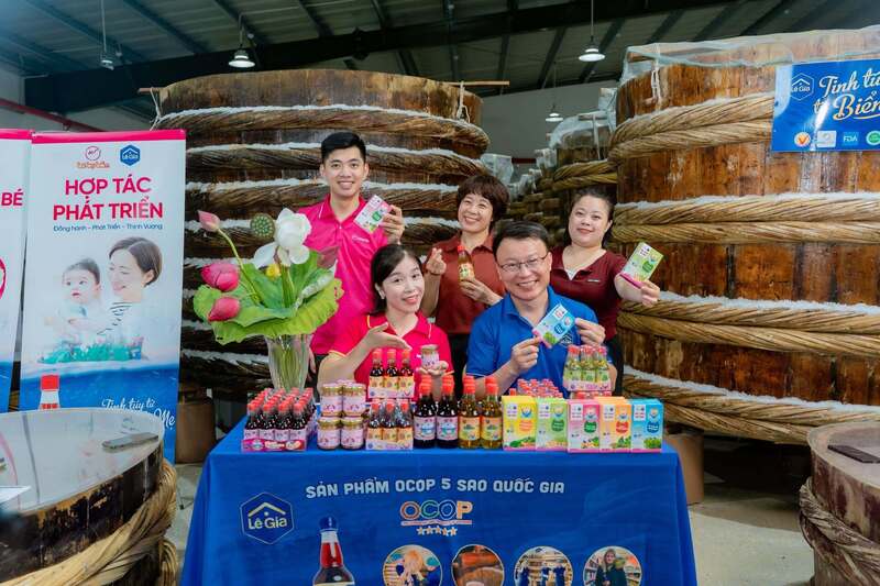 Thương mại điện tử giúp sản phẩm nước mắm Lê Gia tiếp cận được tệp khách hàng rộng hơn, thuận tiện hơn so với phương thức truyền thống