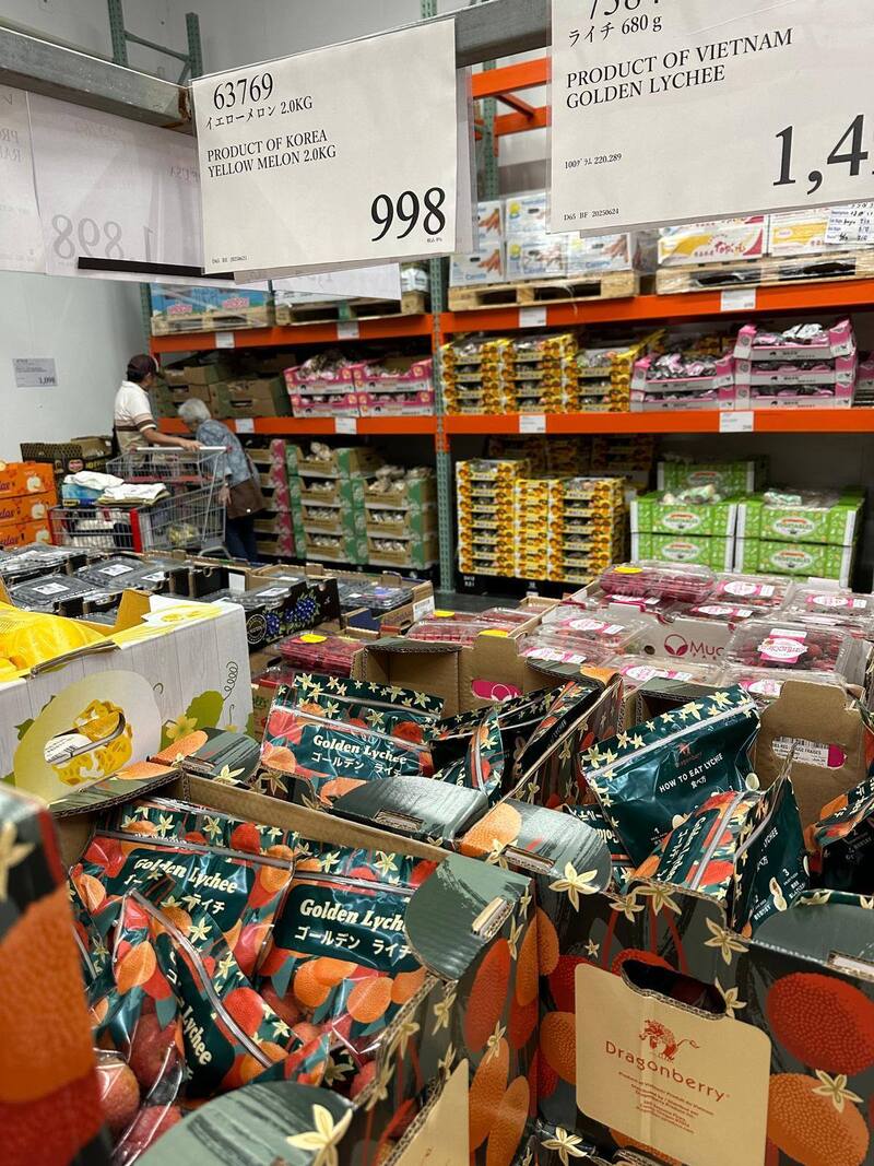 Vải thiều Lục Ngạn hiện diện tại hệ thống siêu thị Costco. Ảnh: Hoàng Anh Tuấn