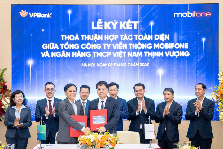 Ký kết thỏa thuận hợp tác toàn diện giũa Ngân hàng TMCP Việt Nam Thịnh Vượng và Tổng Công ty Viễn Thông Mobifone