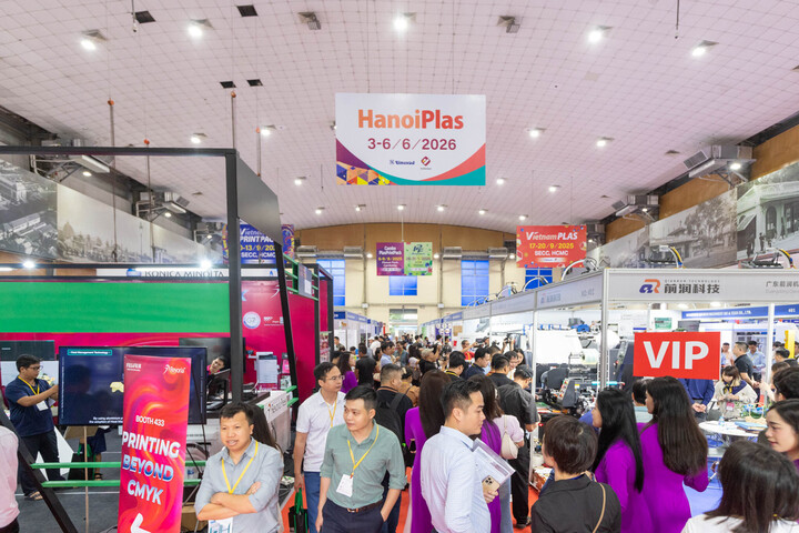 HanoiPrintPack 2025 thu hút sự quan tâm của doanh nghiệp, khách tham quan. Ảnh: Hoa Quỳnh