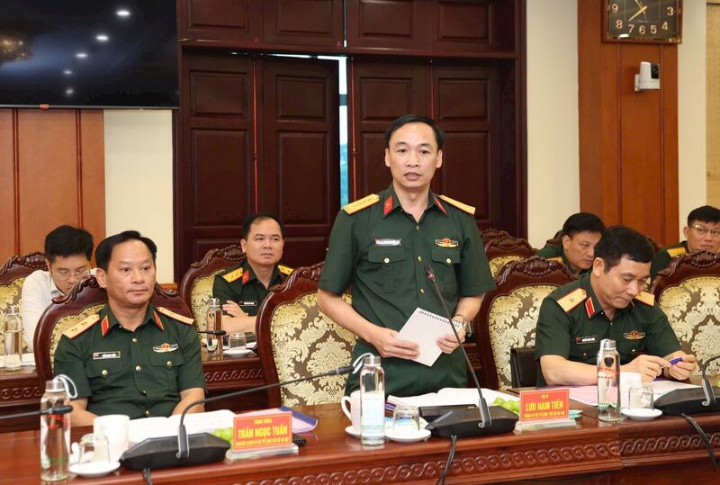 Đại tá Lưu Nam Tiến phát biểu tại hội nghị nhận nhiệm vụ Chính ủy Bộ Tư lệnh Thủ đô Hà Nội. Ảnh: Viết Thành