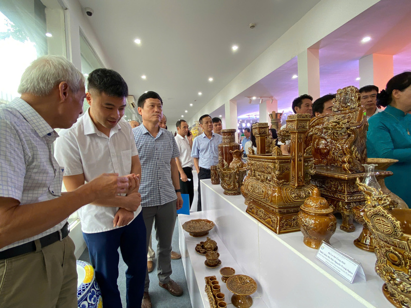 Khả năng cung cấp sản phẩm thủ công mỹ nghệ của các làng nghề Hà Nội hiện được đánh giá là tương đối ổn định