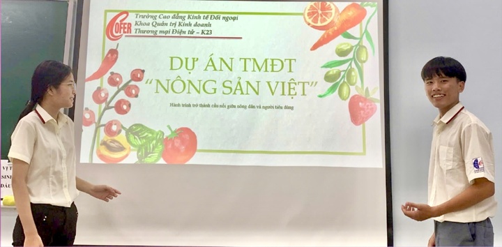 Các chương trình đào tạo của nhà trường khuyến khích sinh viên quảng bá và phân phối các sản phẩm đặc sản địa phương hoặc các sản phẩm thủ công có giá trị văn hóa cao trên nền tảng số