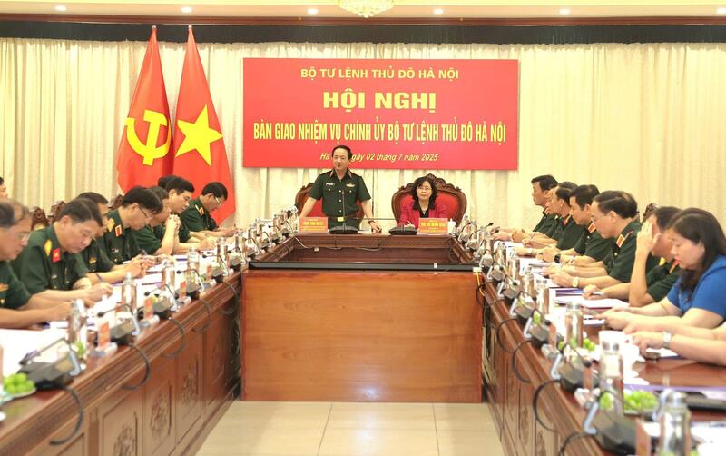 Thượng tướng Trịnh Văn Quyết, Chủ nhiệm Tổng cục Chính trị Quân đội nhân dân Việt Nam phát biểu tại hội nghị. Ảnh: Viết Thành