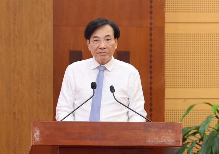Bộ trưởng, Chủ nhiệm VPCP Trần Văn Sơn, Người phát ngôn của Chính phủ chủ trì buổi họp báo Chính phủ thường kỳ tháng 6 - Ảnh: VGP
