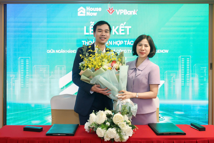 Đại diện VPBank và HouseNow tại Lễ ký kết