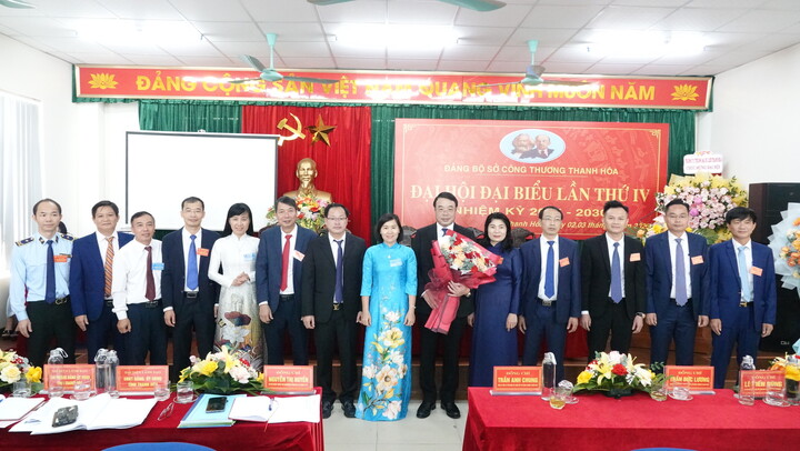 Ban Chấp hành Đảng bộ Sở Công Thương Thanh Hóa nhiệm kỳ 2025 – 2030 và Đoàn đại biểu dự Đại hội Đảng bộ Uỷ ban nhân dân tỉnh lần thứ Nhất, nhiệm kỳ 2025 – 2030 ra mắt đại hội