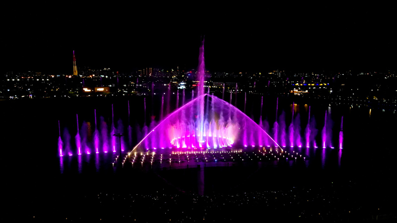 Van Phuc Water Show với những màn biểu diễn nhạc nước đỉnh cao