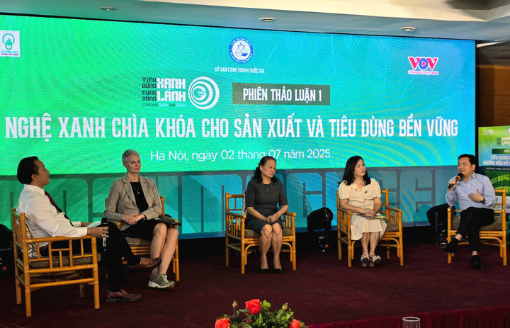 Diễn đàn Tiêu dùng bền vững hướng đến kỷ nguyên xanh 2025 diễn ra vào chiều 2/7 tại Hà Nội. Ảnh Thu Hường