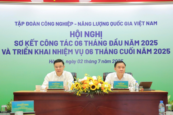 Chủ tịch HĐTV Petrovietnam Lê Mạnh Hùng và Tổng Giám đốc Petrovietnam Lê Ngọc Sơn đồng chủ trì Hội nghị Sơ kết công tác 6 tháng đầu năm 2025 và triển khai nhiệm vụ 6 tháng cuối năm (Ảnh: Petrovietnam)