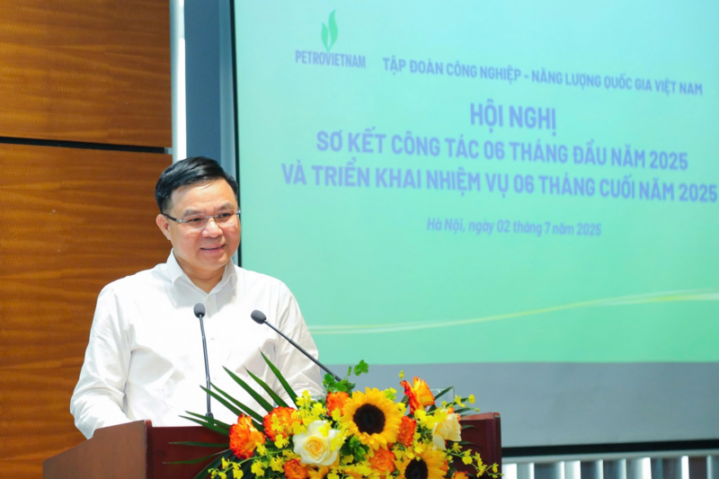 Chủ tịch HĐTV Petrovietnam Lê Mạnh Hùng: “Chiến lược phát triển không chỉ là cam kết của Petrovietnam ngày hôm nay, mà còn là sự tiếp nối khát vọng phát triển của các thế hệ Petrovietnam” (Ảnh: Petrovietnam)