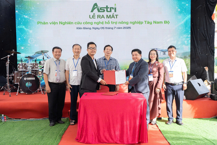 Lễ ký kết giữa Phân viện Astri Tây Nam Bộ và Công ty TNHH Nông nghiệp sạch Hữu cơ Toàn Cầu