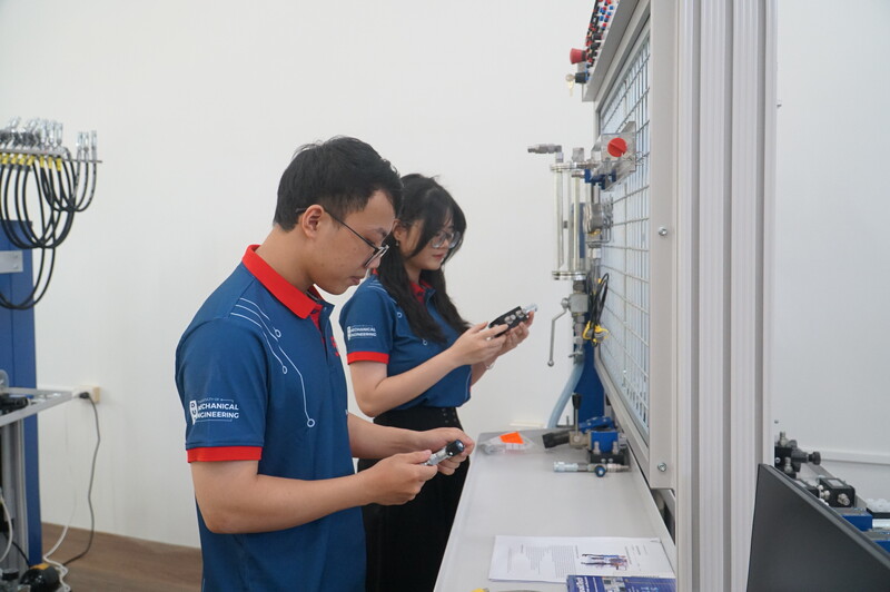 Phòng thí nghiệm về cơ điện tử và ứng dụng phục vụ các hoạt động nghiên cứu, phát triển các lĩnh vực công nghiệp công nghệ cao (Ảnh: Vũ Lê)