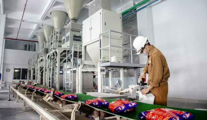 Chính sách phát triển ngành công nghiệp hoá chất hoàn thiện, nhiều nhà đầu tư nước ngoài quan tâm đến lĩnh vực hoá chất tại Việt Nam. Ảnh minh hoạ