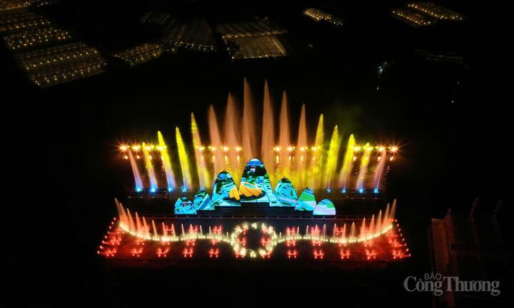 Show diễn nghệ thuật “Sử thi Âu Lạc” - một bản trường ca lịch sử hùng tráng, được chắt lọc và thể hiện qua 3 chương gồm 10 phân đoạn.