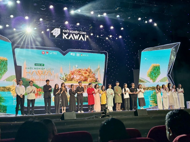 Tốp 5 đội thi có mặt tại Vòng Chung kết cuộc thi Khởi nghiệp cùng Kawai năm 2025. Ảnh Hoàng Lan