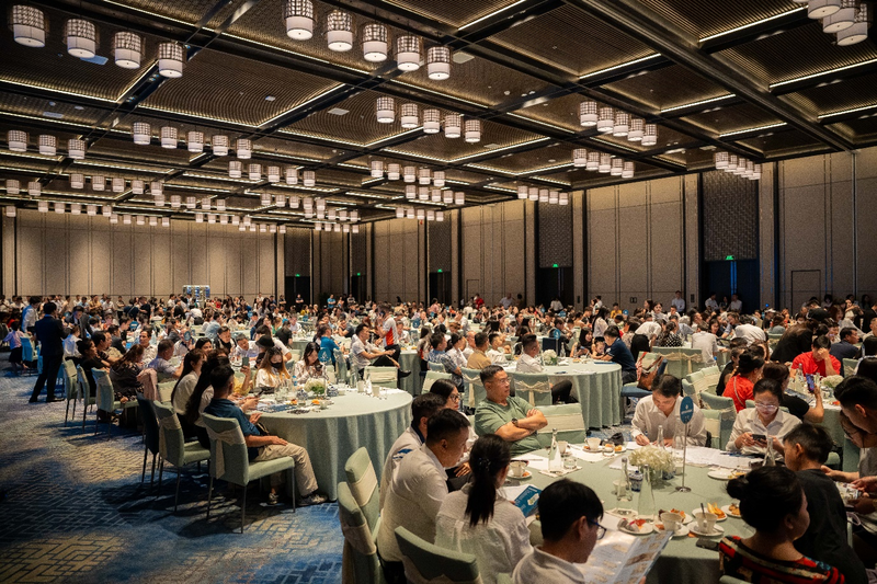 Rất đông khách mời tại khán phòng lớn nhất tại InterContinental Halong Bay Resort cho thấy mức độ quan tâm lớn dành cho tổ hợp căn hộ SkyM.