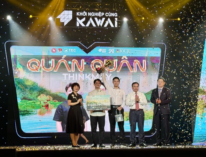2 chàng trai của đội Thinkmay đã xuất sắc giành ngôi Quán quân cuộc thi Khởi nghiệp cùng Kawai năm 2025. Ảnh: Hoàng Lan