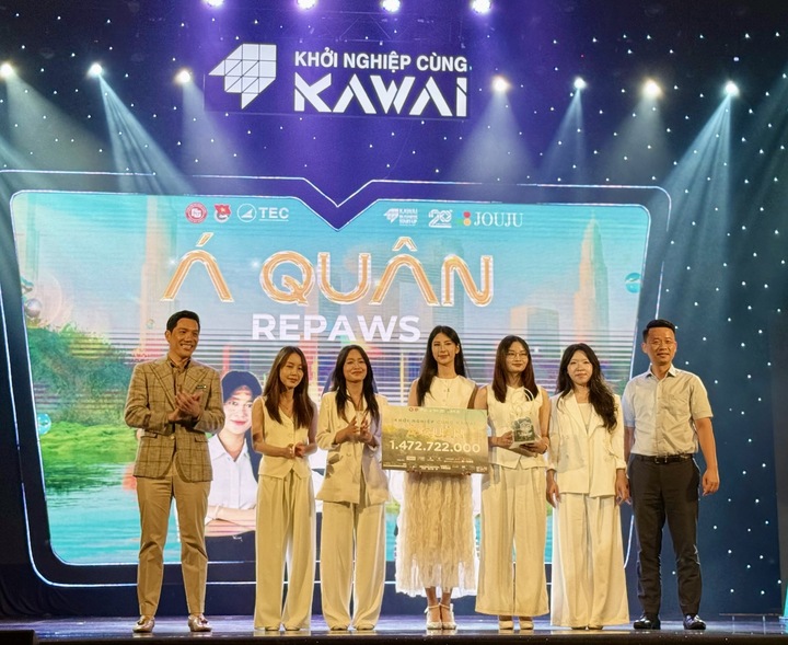 Đội RePaws giành vị trí Á quân, nhận phần thưởng gần 1,5 tỷ đồng. Ảnh: Hoàng Lan