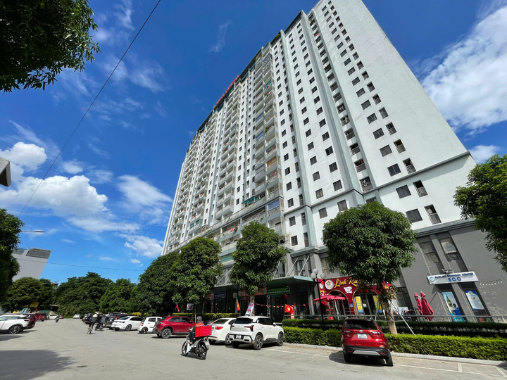 Hàng trăm hộ dân đang sinh sống tại chung cư Ruby Tower đang mỏi mòn chờ cấp sổ hồng. Ảnh: Quốc Huy