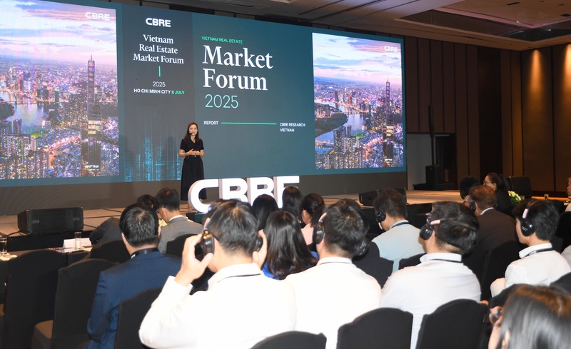 Đại diện CBRE Việt Nam thông tin về “Tổng quan thị trường bất động sản Việt Nam quý 2/2025” tại sự kiện. Ảnh: Minh Khuê.