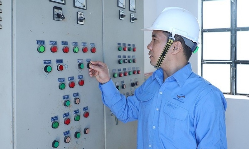 Nhiều doanh nghiệp chuyển ca sản xuất về sáng sớm, tránh sản xuất vào các khung giờ sử dụng điện cao điểm. (Ảnh: Phúc Sơn)