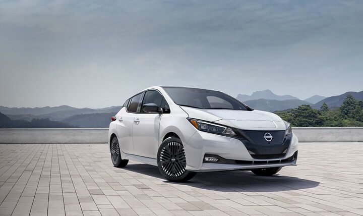 Nissan giảm sản lượng dòng xe điện chủ lực vì gặp thách thức thiếu nguyên vật liệu. Ảnh: Nissan