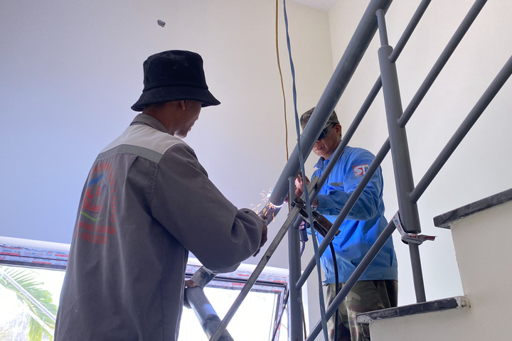 Nhằm đảm bảo các công trình triển khai theo đúng tiến độ, chủ đầu tư đã yêu cầu các nhà thầu huy động tối đa nhân lực, máy móc, vật tư thi công cả ngày lẫn đêm triển khai thi công. Ảnh: Quảng Phú