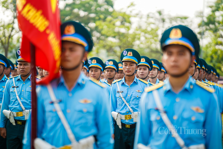 Khối đứng Quân chủng Phòng không - Không quân tham gia hợp luyện